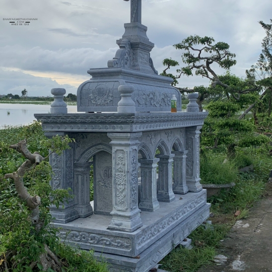 LĂNG ĐÁ CÔNG GIÁO - LÀM BẰNG ĐÁ XANH ĐEN - MẪU 04